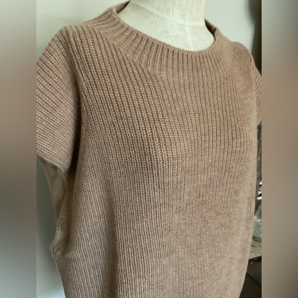 Babaton Women 100% Merino Wool Sleeveless Crew Knit Vest in Dusty Mauve. Size 2X